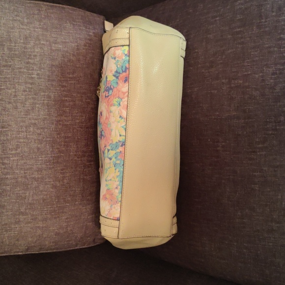 Jessica Simpson Floral Shoulder Bag - Picture 6 of 9